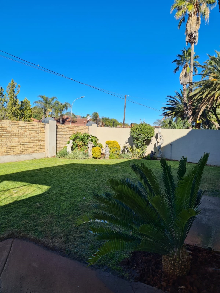 4 Bedroom Property for Sale in Rhodesdene Northern Cape